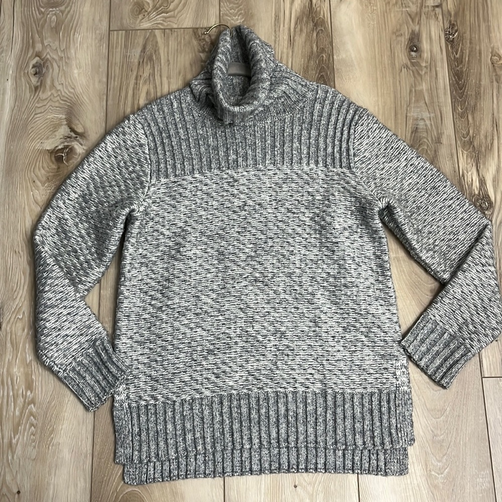 Banana Republic Italian Yarn Turtleneck Sweater Gray Size Medium